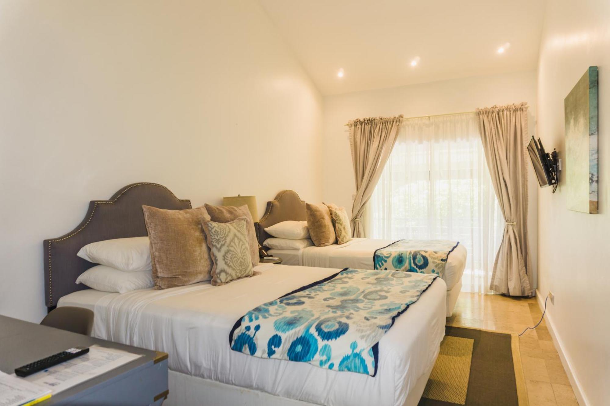 Blue Lagoon Hotel And Marina Ltd Кингстаун Екстериор снимка
