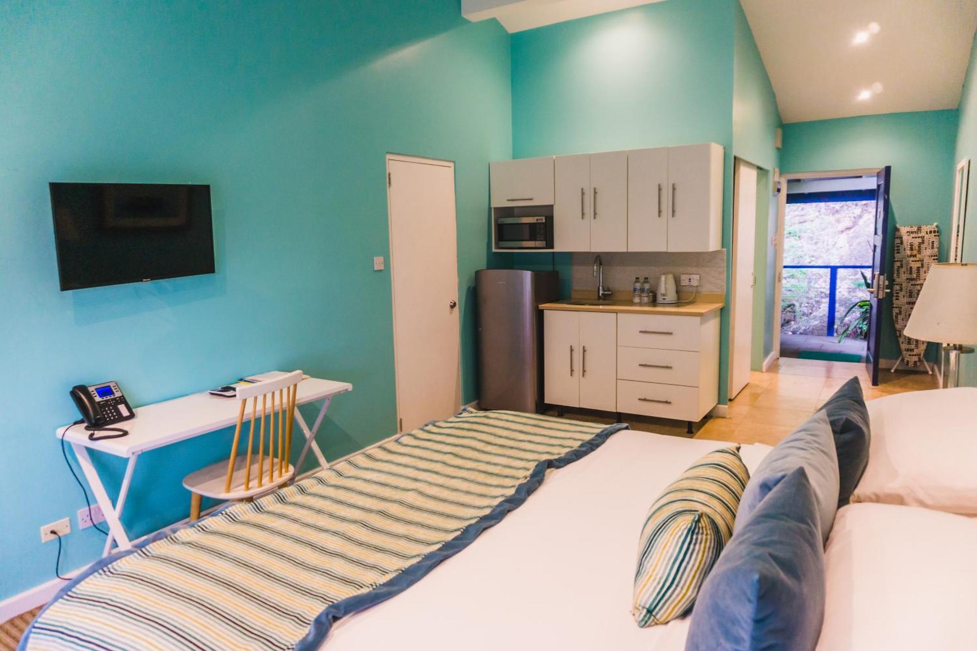 Blue Lagoon Hotel And Marina Ltd Кингстаун Екстериор снимка