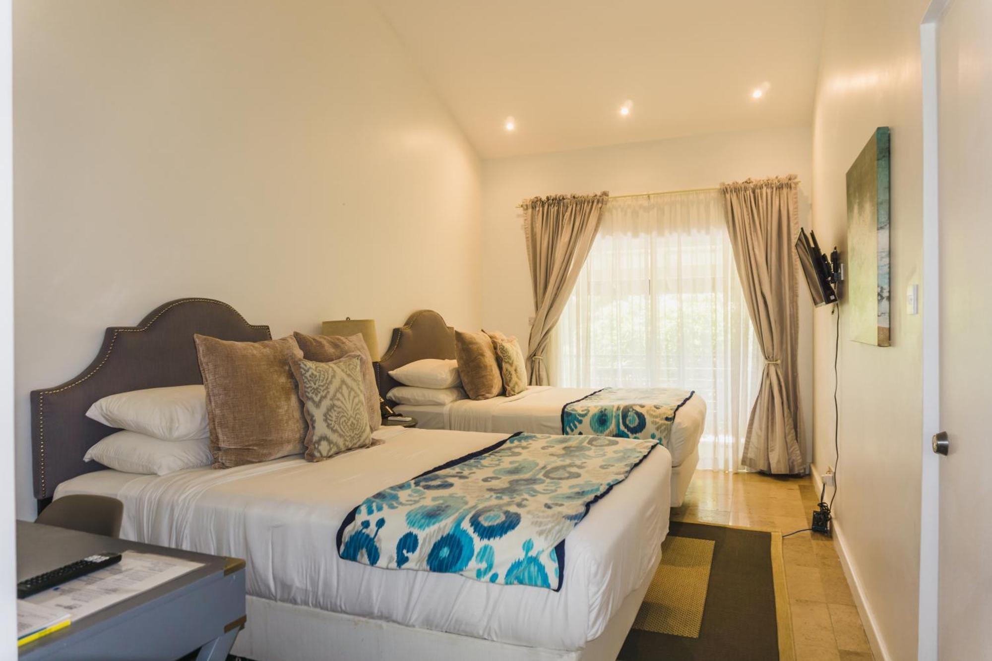 Blue Lagoon Hotel And Marina Ltd Кингстаун Екстериор снимка