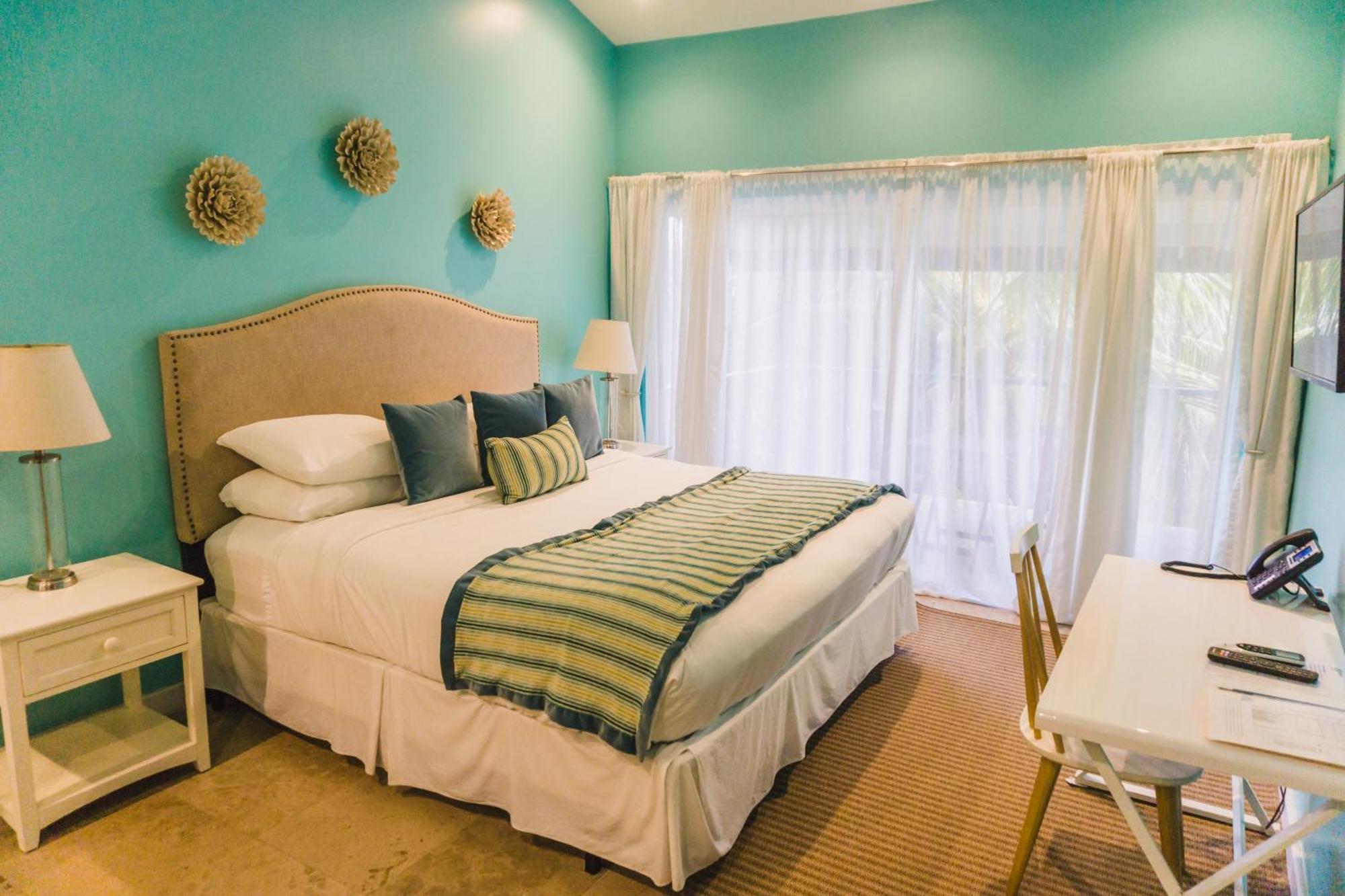 Blue Lagoon Hotel And Marina Ltd Кингстаун Екстериор снимка
