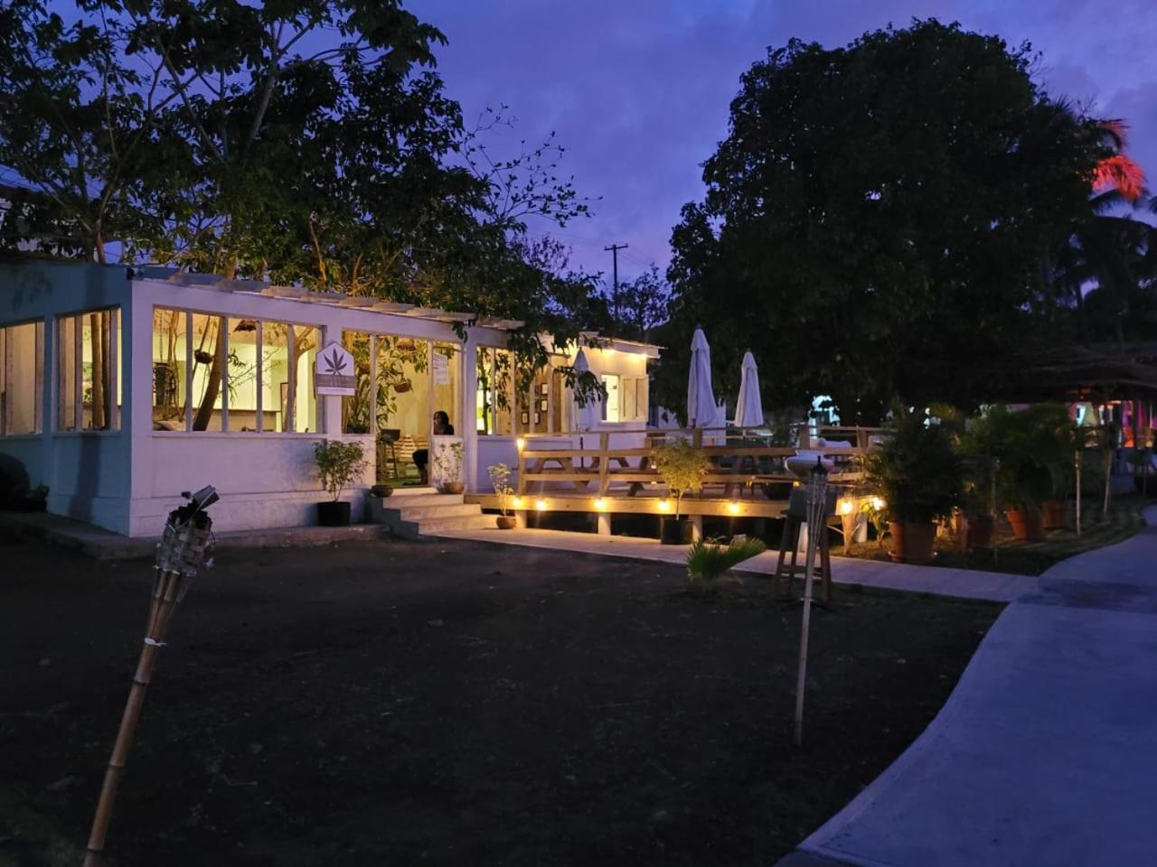 Blue Lagoon Hotel And Marina Ltd Кингстаун Екстериор снимка