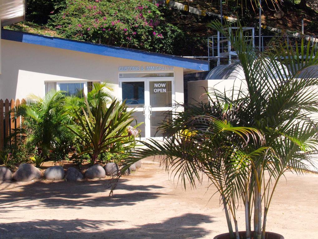 Blue Lagoon Hotel And Marina Ltd Кингстаун Екстериор снимка