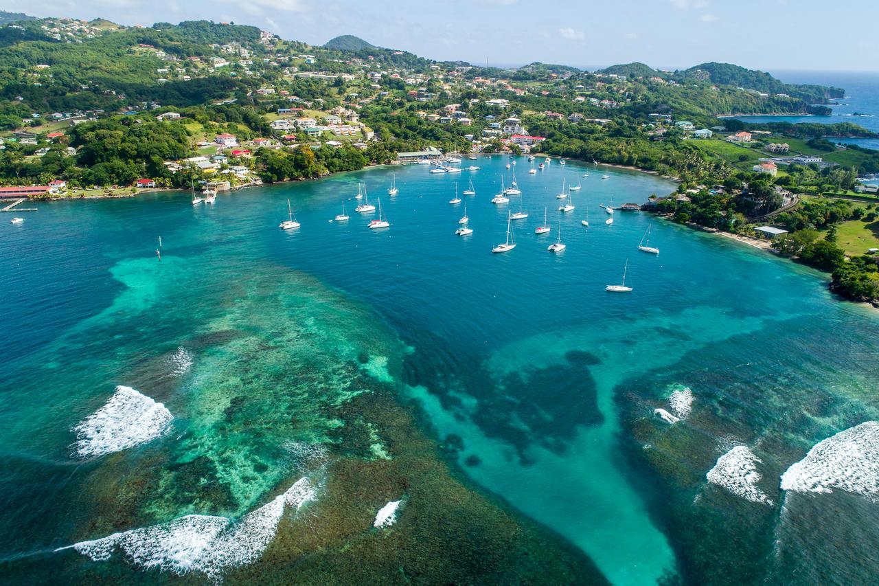 Blue Lagoon Hotel And Marina Ltd Кингстаун Екстериор снимка