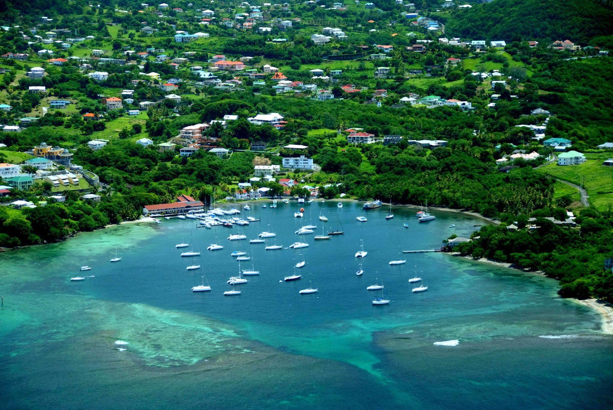 Blue Lagoon Hotel And Marina Ltd Кингстаун Екстериор снимка